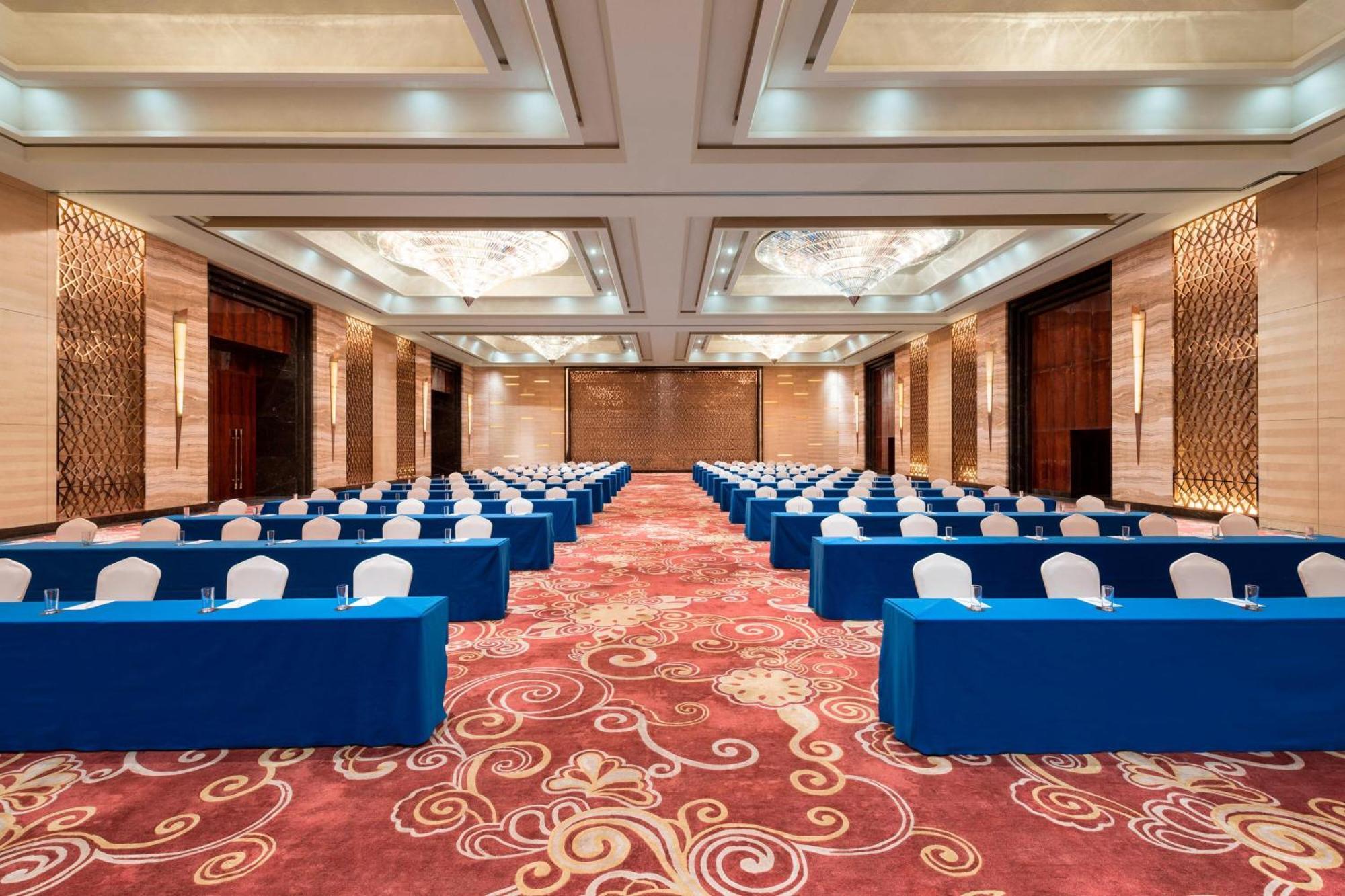 Sheraton Changchun Jingyuetan Hotel Екстериор снимка