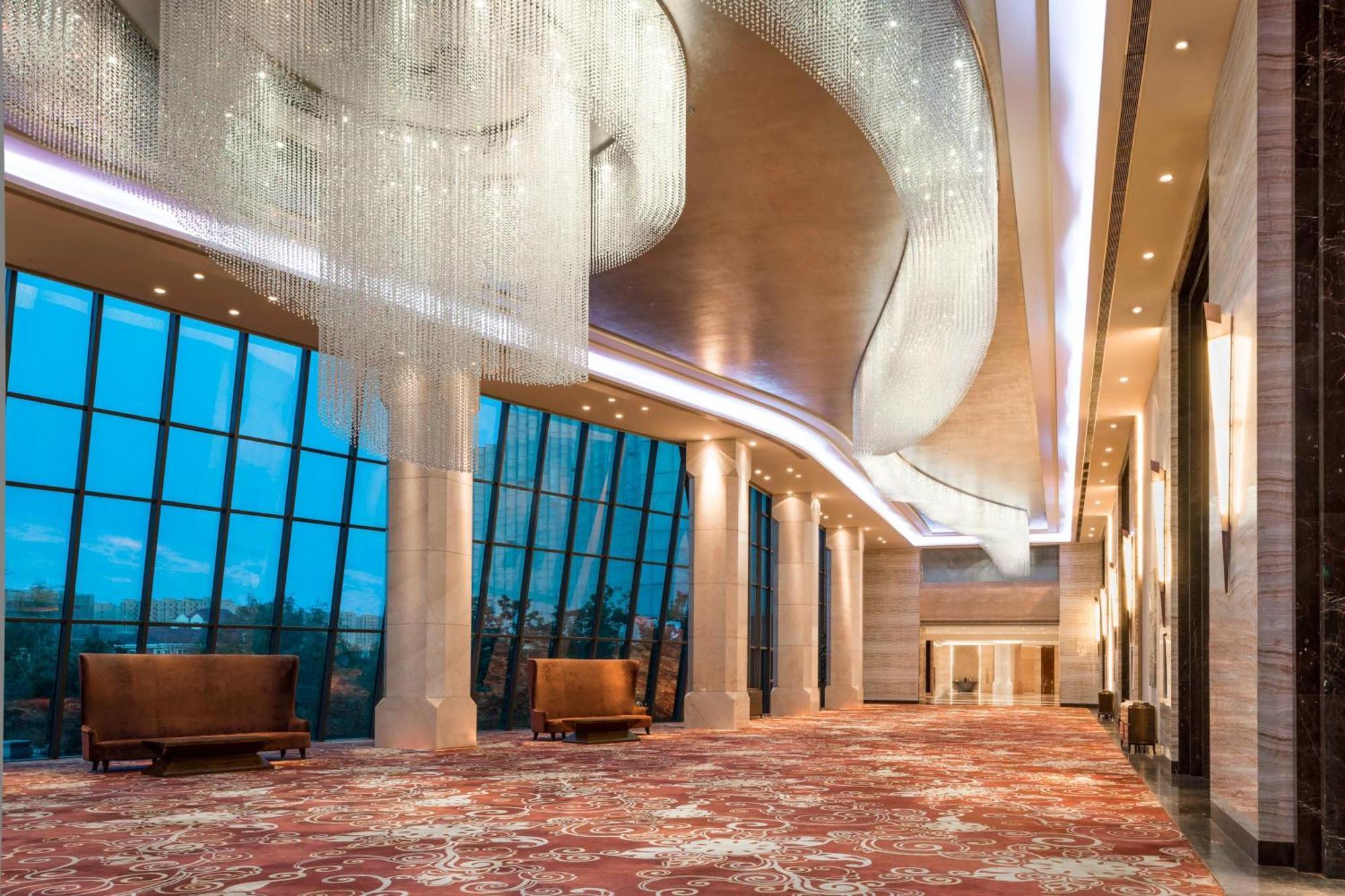 Sheraton Changchun Jingyuetan Hotel Екстериор снимка