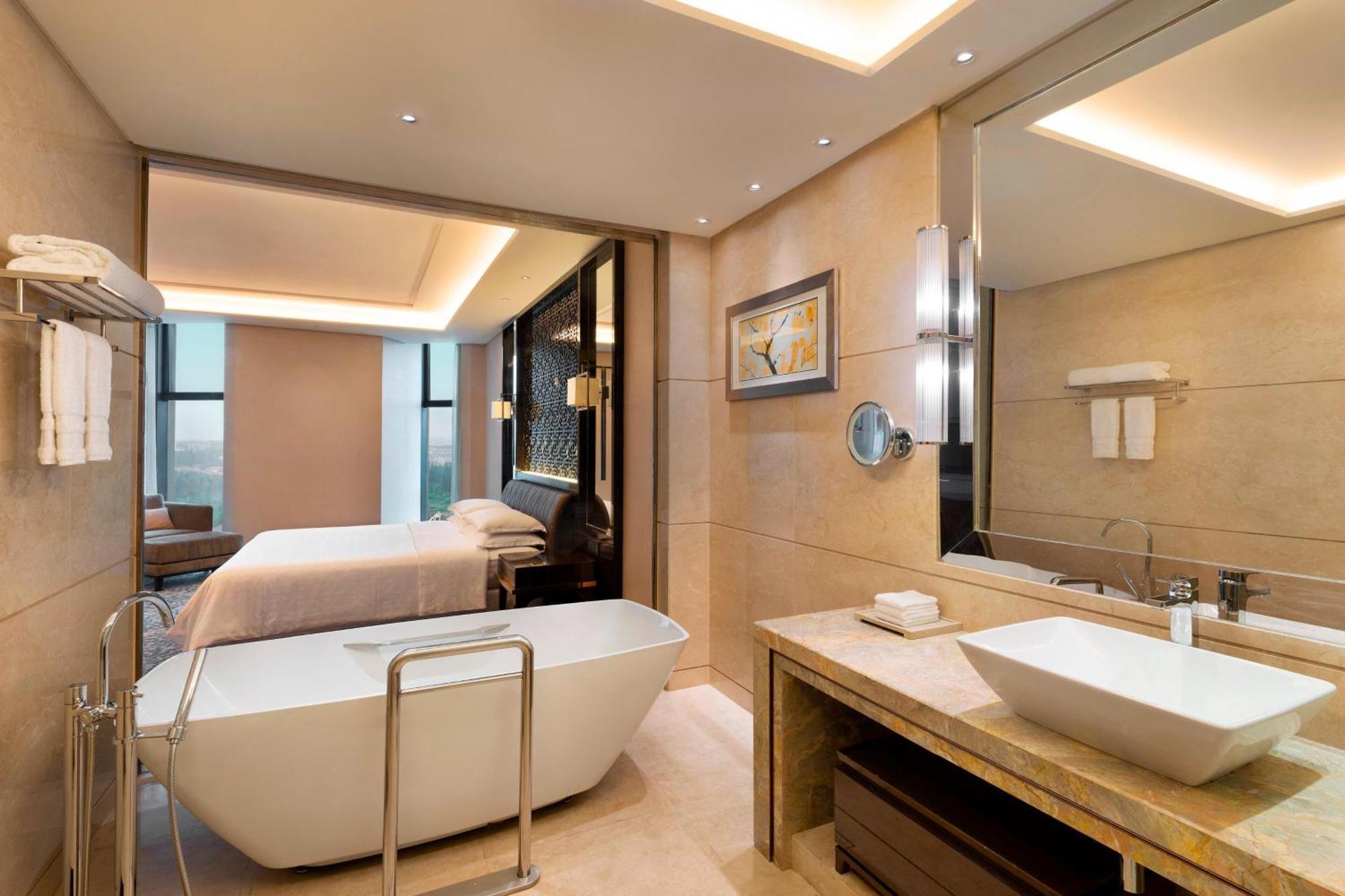 Sheraton Changchun Jingyuetan Hotel Екстериор снимка