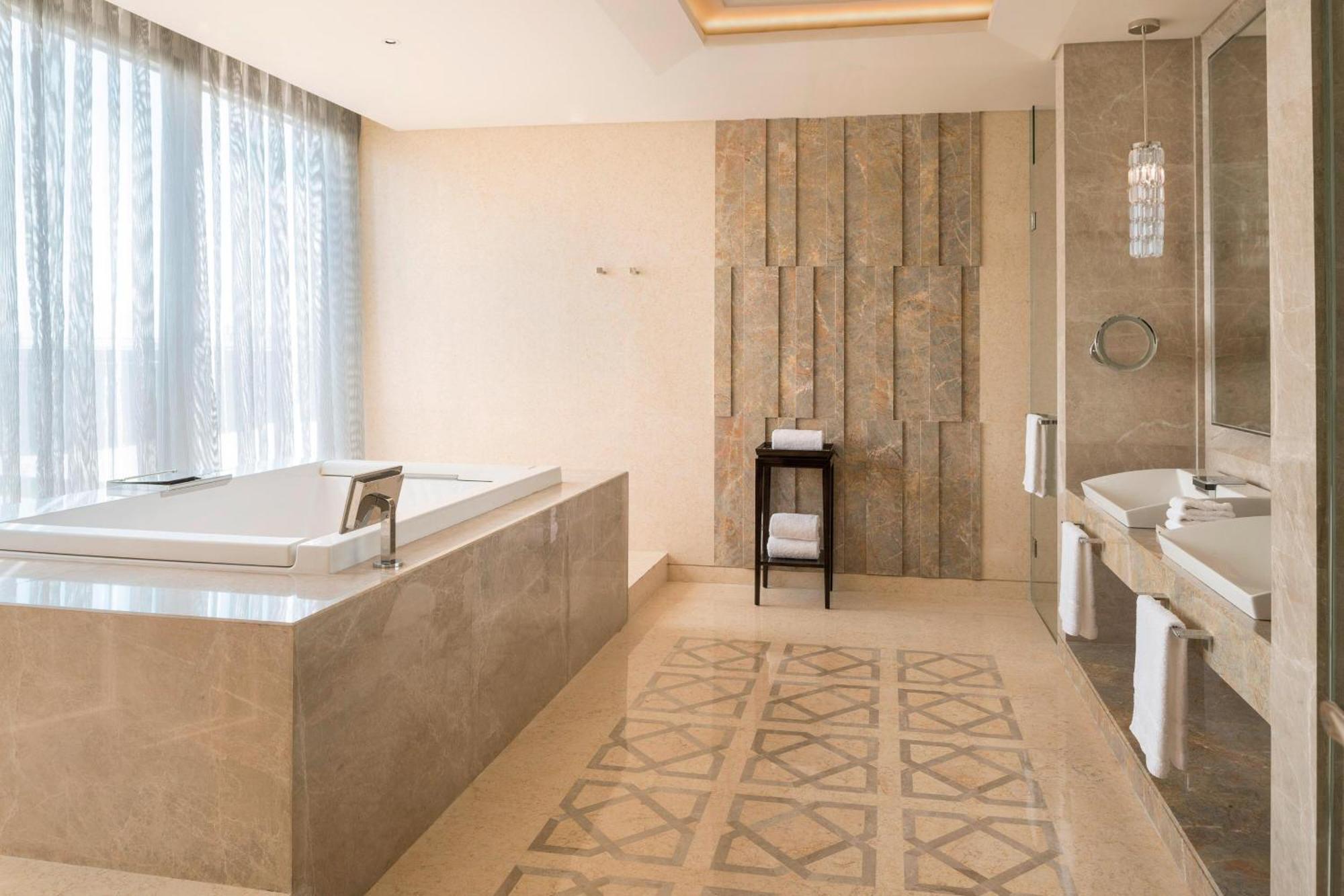 Sheraton Changchun Jingyuetan Hotel Екстериор снимка