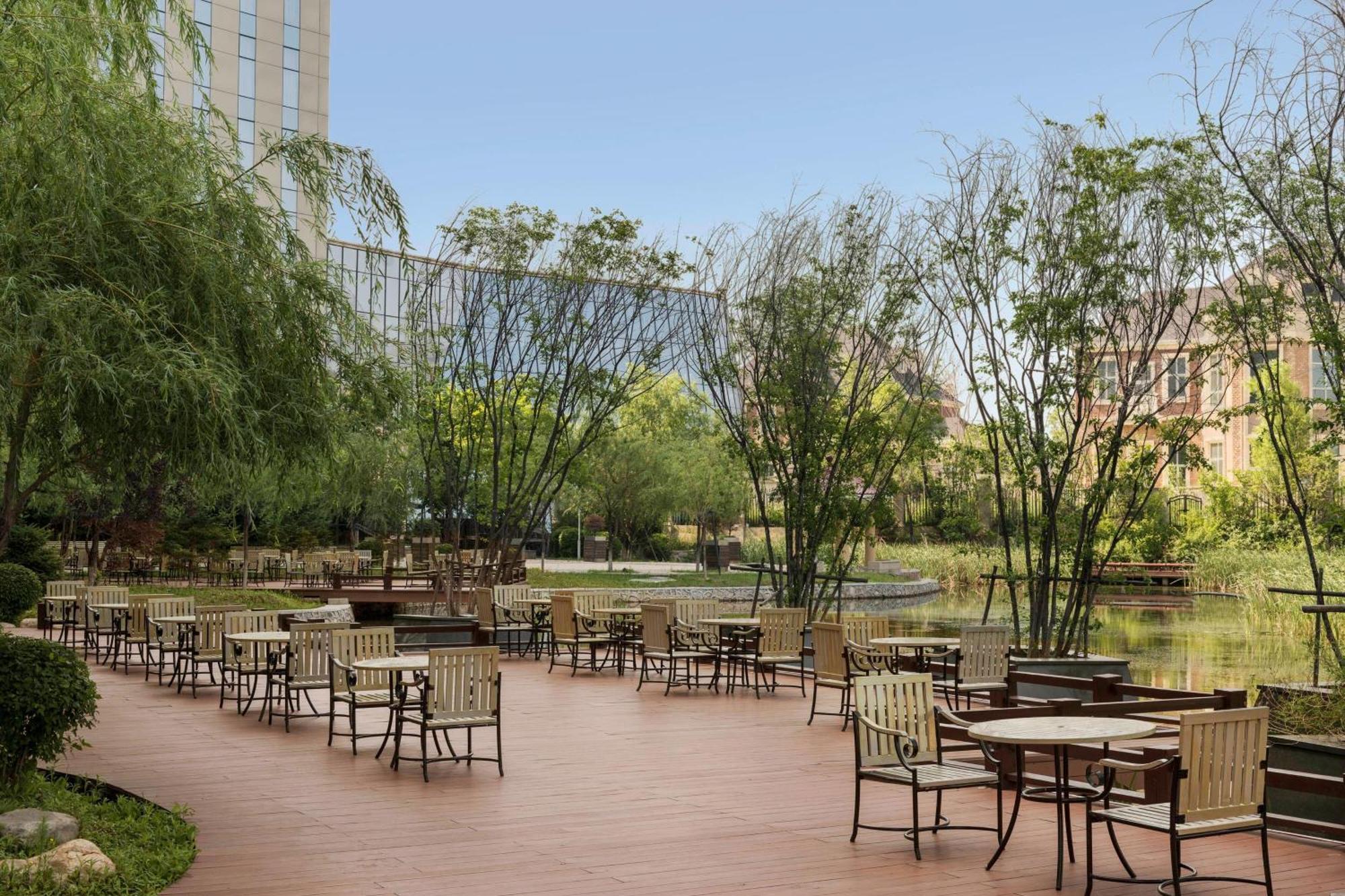 Sheraton Changchun Jingyuetan Hotel Екстериор снимка