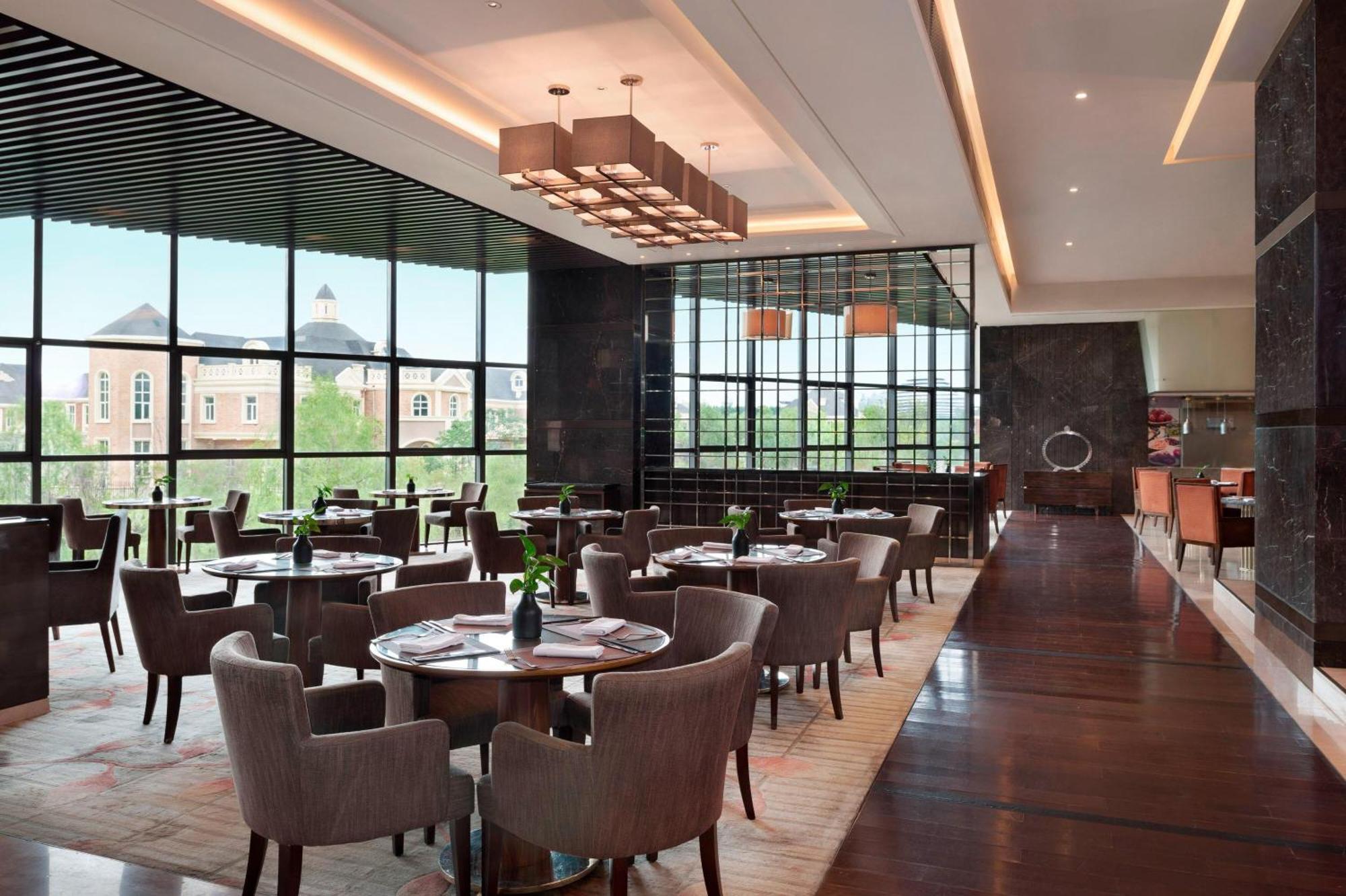 Sheraton Changchun Jingyuetan Hotel Екстериор снимка