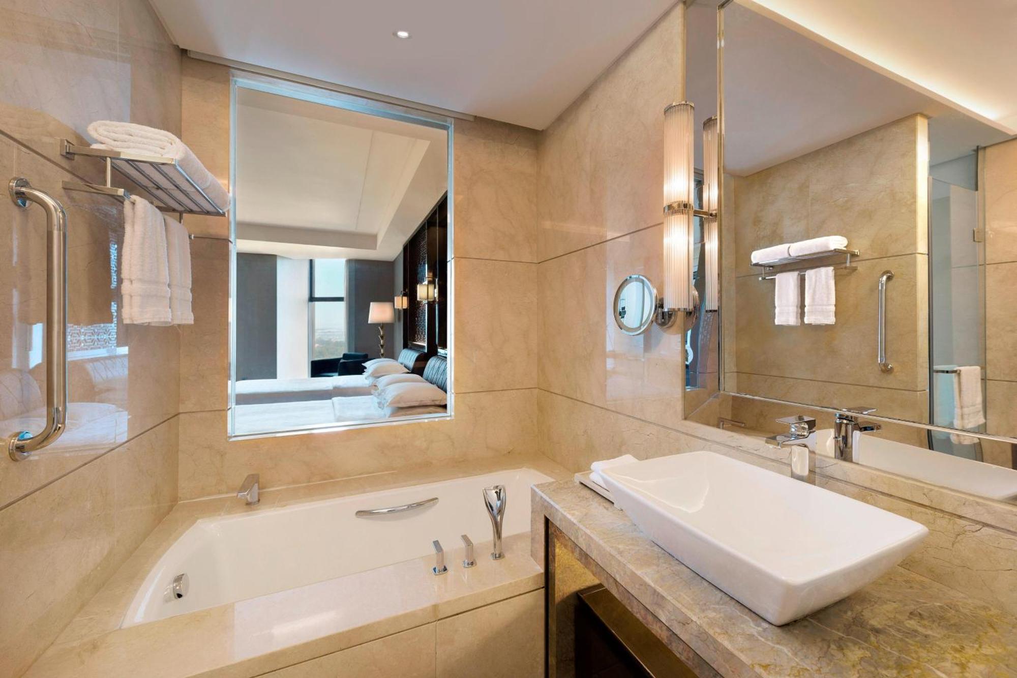 Sheraton Changchun Jingyuetan Hotel Екстериор снимка