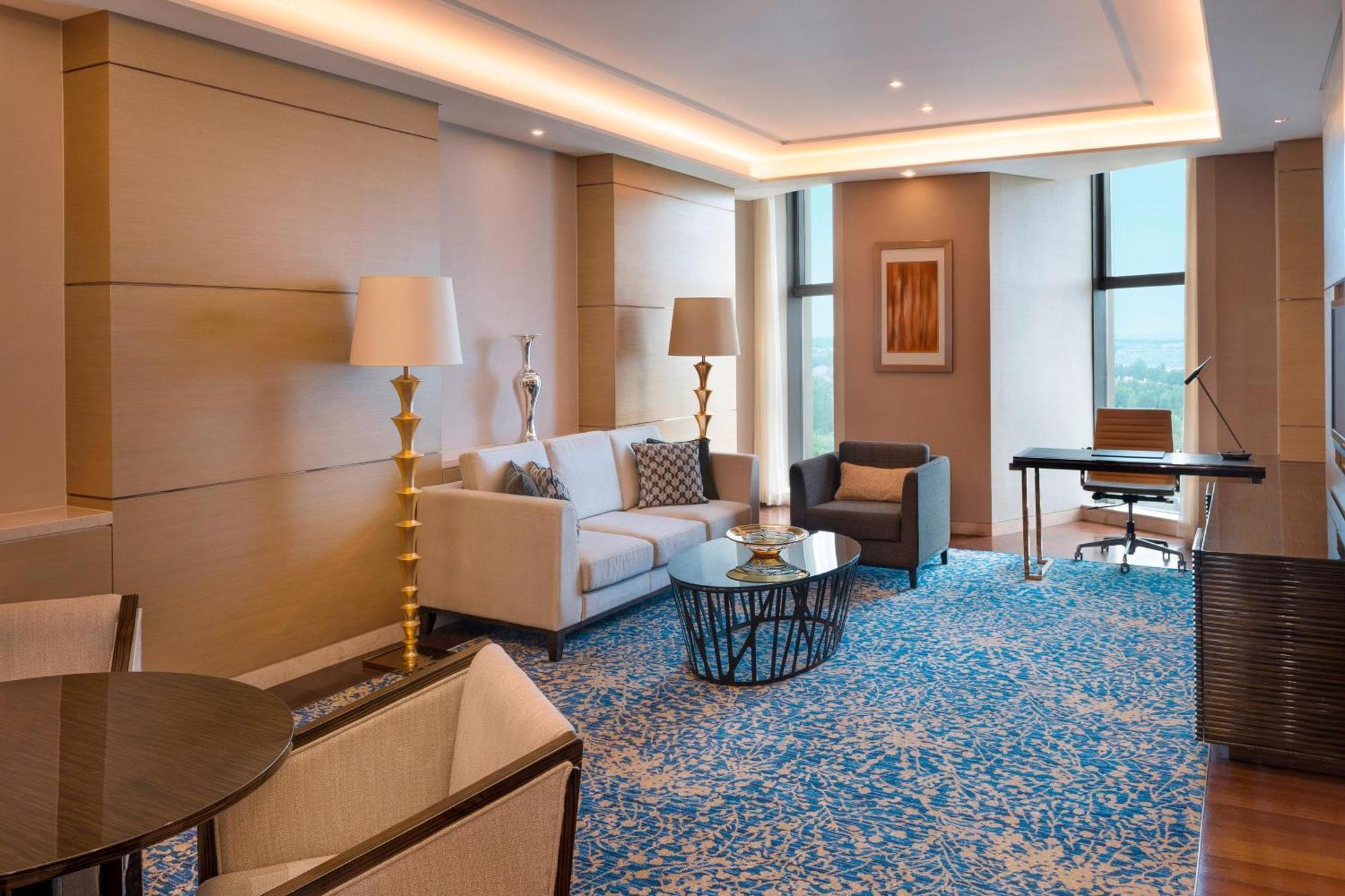 Sheraton Changchun Jingyuetan Hotel Екстериор снимка