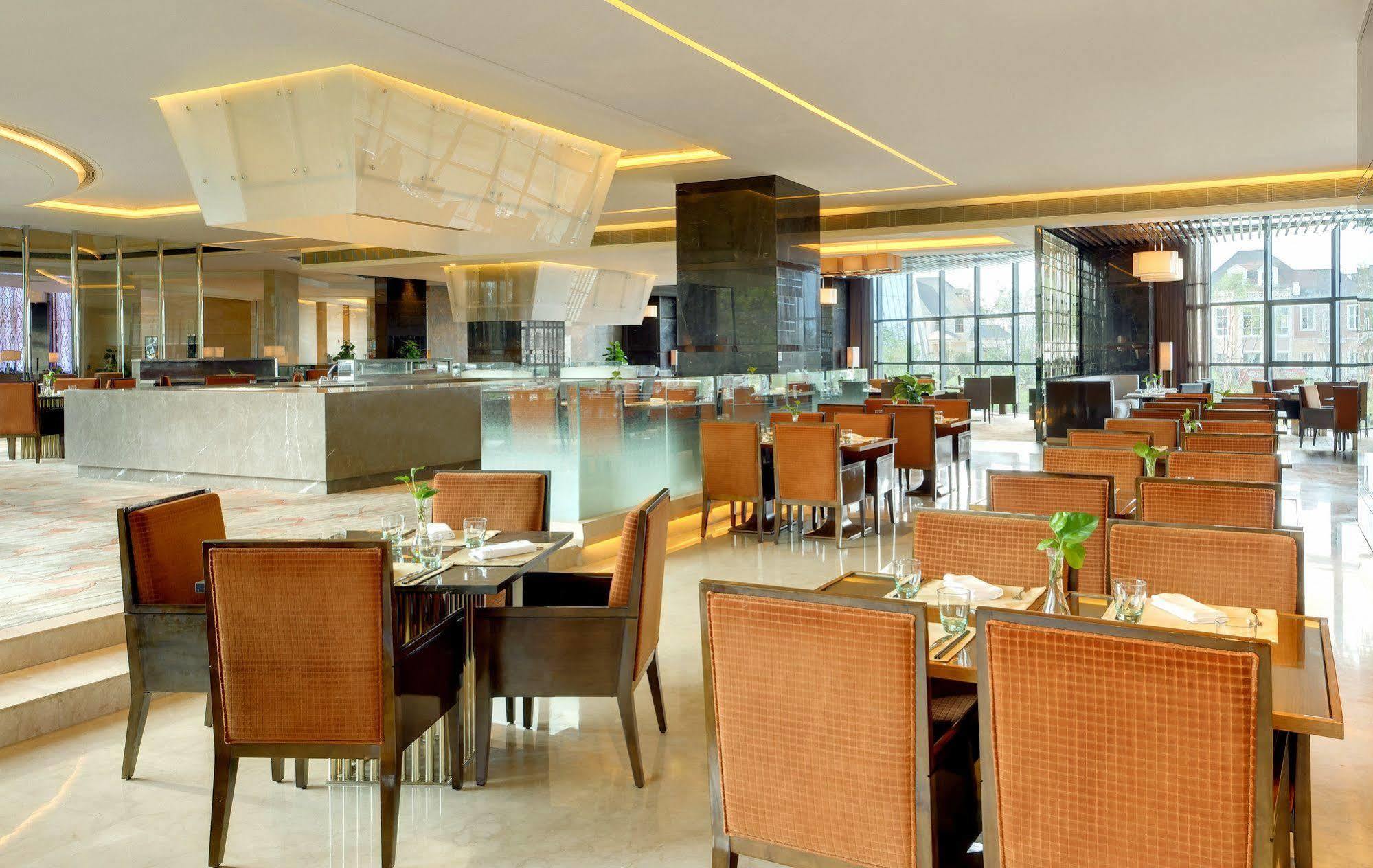 Sheraton Changchun Jingyuetan Hotel Екстериор снимка
